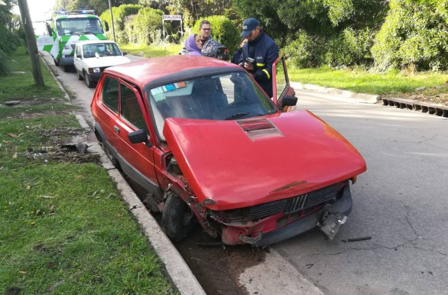 Perdió el control e impactó contra un poste de luz: estaba ebrio