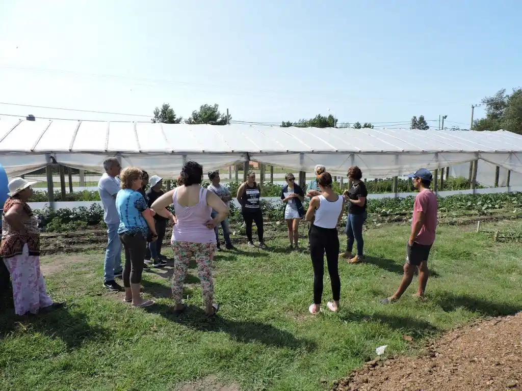 En la Huerta comunitaria agroecológica de  La Movediza ya trabajan quince familias 