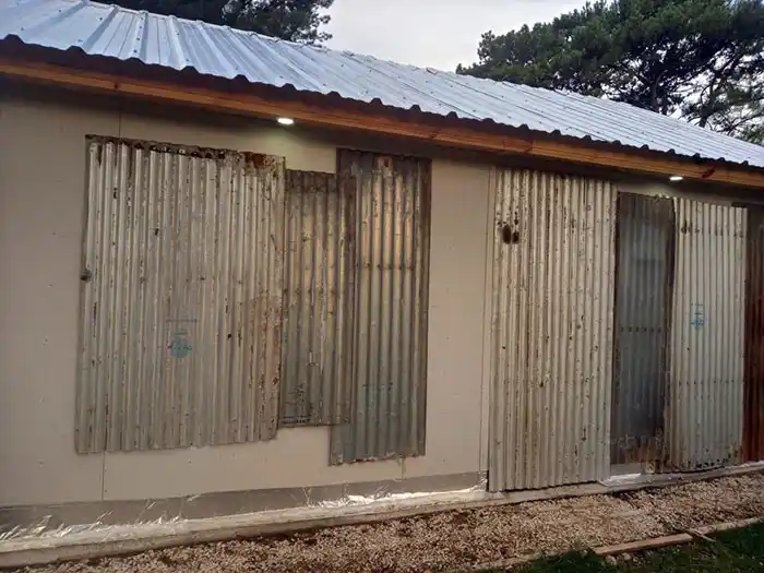 Roban tres veces en menos de una semana en una casa prefabricada