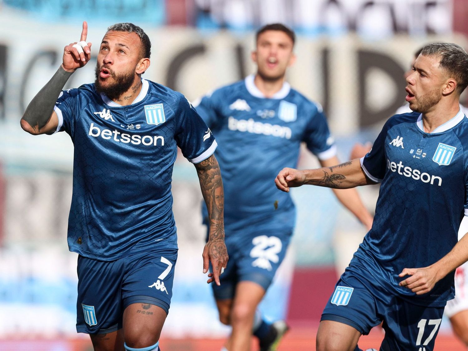 Racing goleó a Riestra y avanzó a los cuartos