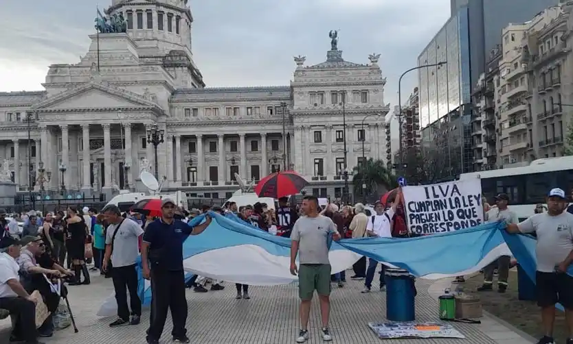La lucha no se detiene: despedidos de Ilva marcharon al Congreso de la Nación