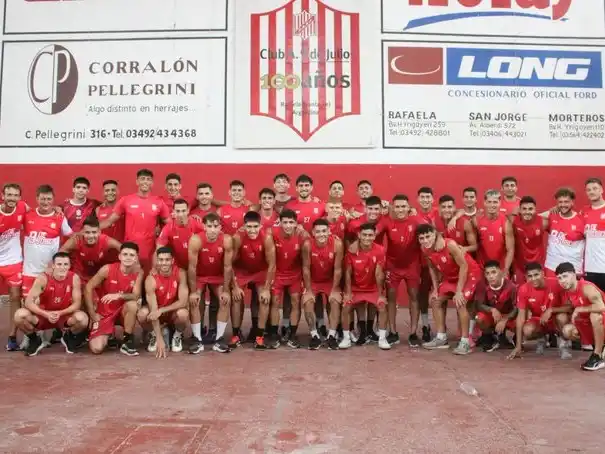 Foto grupal del cierre de pretemporada del León rafaelino.Foto:@9dejuliooficial