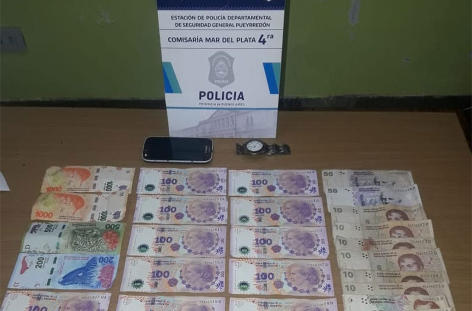 Un aprehendido y tres prófugos tras una entradera en el barrio Rivadavia