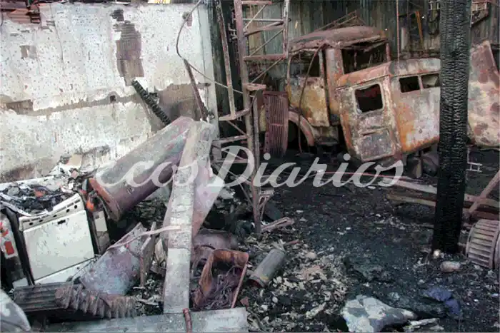 Un incendio arrasó con un camión cargado con cereal y un depósito