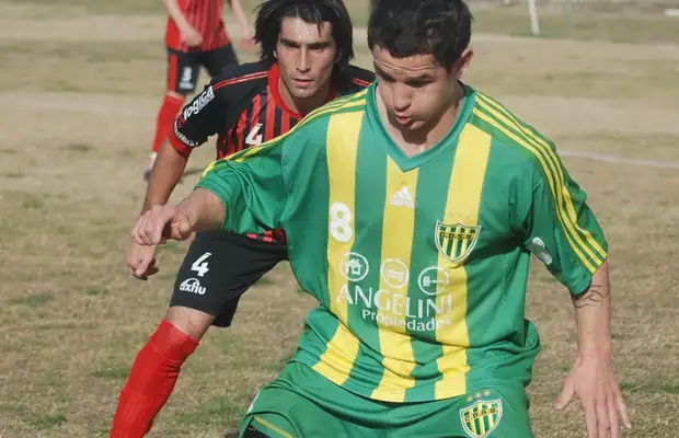 Sarmiento y Central Entrerriano juegan el partido clave del día