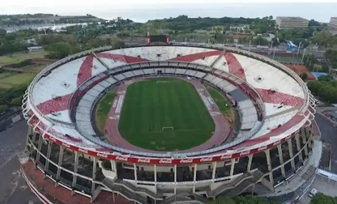 Sin público ni Gallardo en el banco, River recibe a Palestino