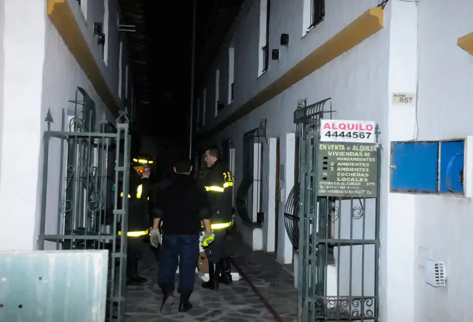 Explotó un departamento céntrico por una  pérdida de gas y un joven resultó herido