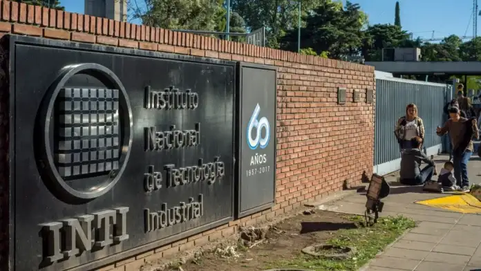 Los gremios denunciaron que el gerente de Recursos Humanos, Christian Rasmussen, no se animó a anunciar las 900 desvinculaciones y se fue por la ventana.