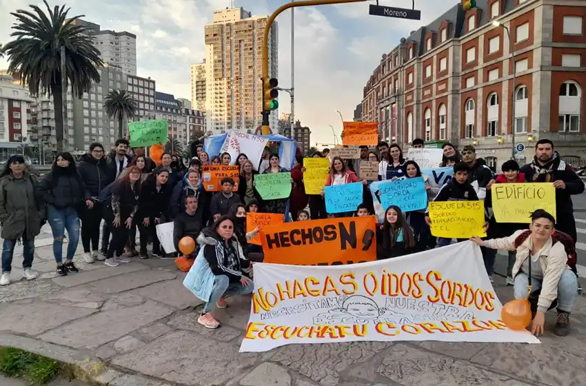 Escuela 515: "No es justo para nuestros hijos que estén en esas condiciones horribles"