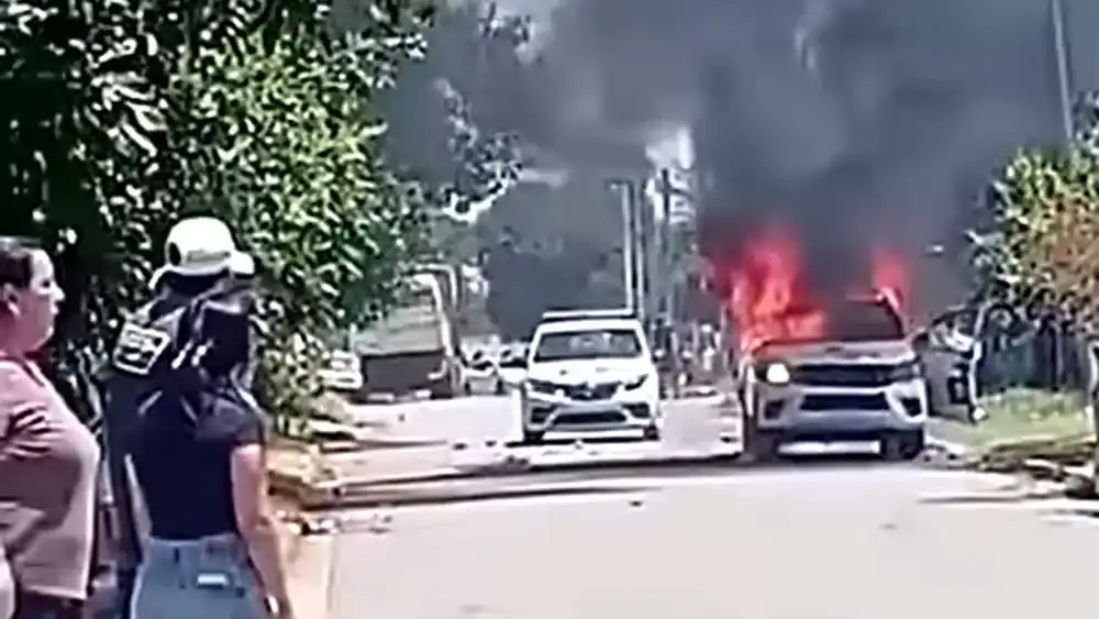 Cañuelas: un muerto, dos detenidos y patrulleros incendiados