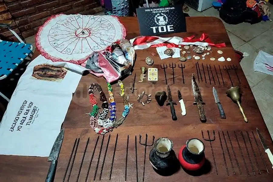 Allanaron una casa buscando a un narco y terminaron frustrando un sacrificio de animales en ritual umbanda
