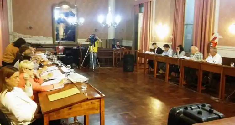 Semáforos, basural y Raly Barrionuevo, temas en conflicto para la sesión del Concejo