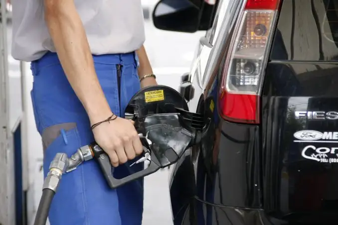 Estacioneros rechazan nuevo aumento del precio de los combustibles