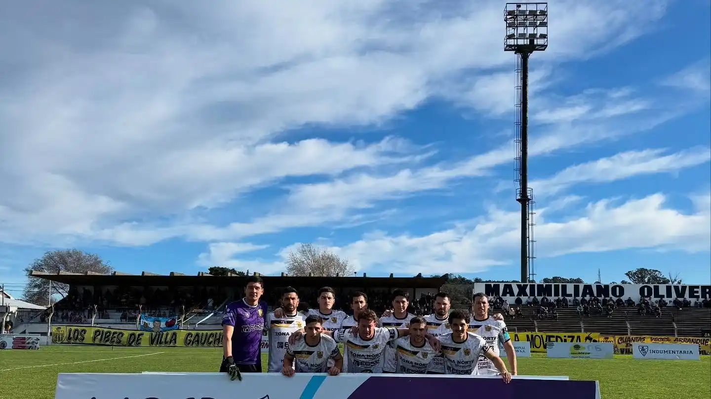 Los titulares de Santamarina. Moris, Martínez, Palmieri, Valenzuela, Romero, Romat e Igartúa. Arregui, Martín Comachi, Lucas Comachi y Dezi. (Foto de prensa Santamarina).