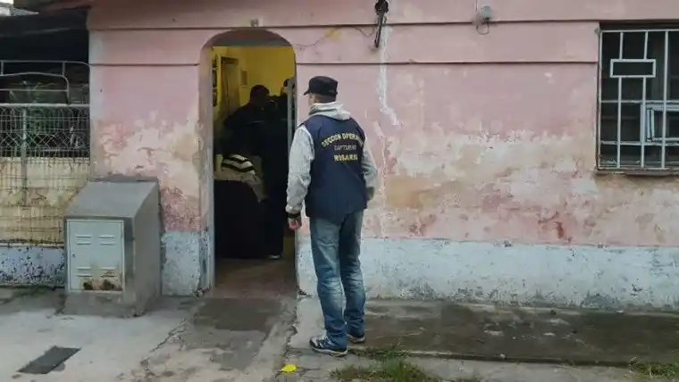 Detienen a mujer policía cuya arma fue utilizada en un crimen