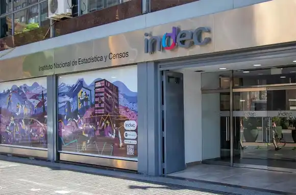 Según el Indec, una familia necesitó casi 74 mil pesos para no ser pobre