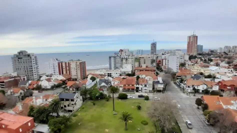  Tiempo muy frío con heladas y el cielo parcialmente nublado 