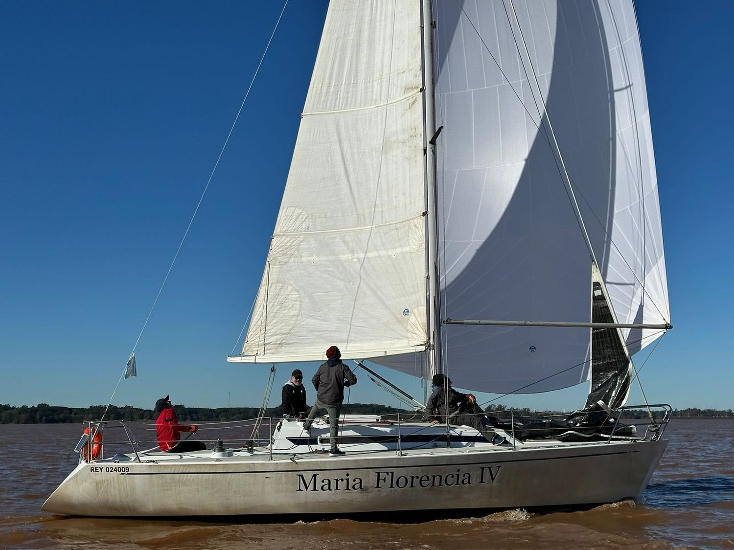 Se realizó una regata por el día de la Prefectura en el Lago de Salto Grande