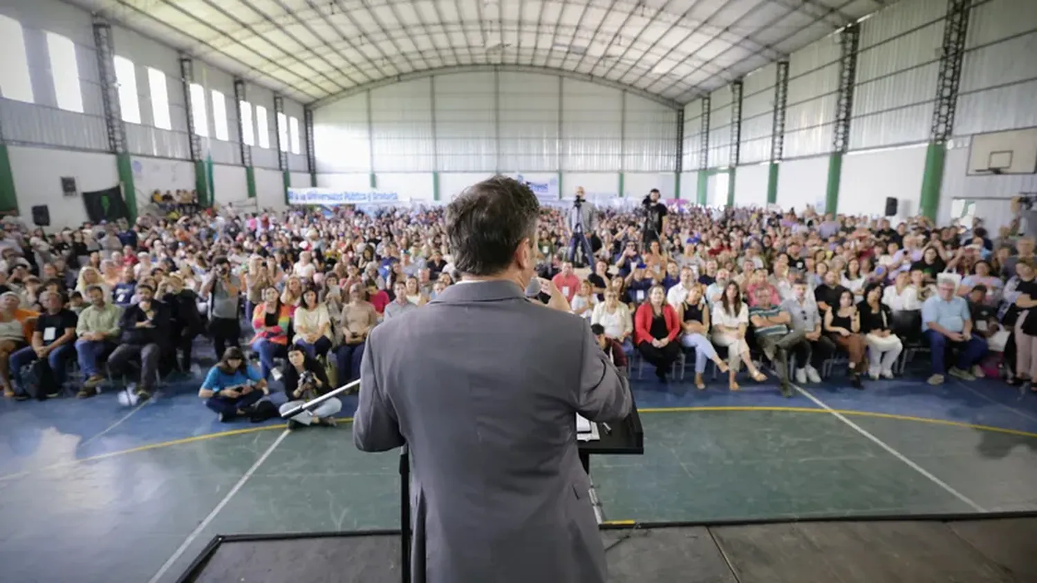 “Nosotros invertimos en las universidades mientras la Nación las abandona”