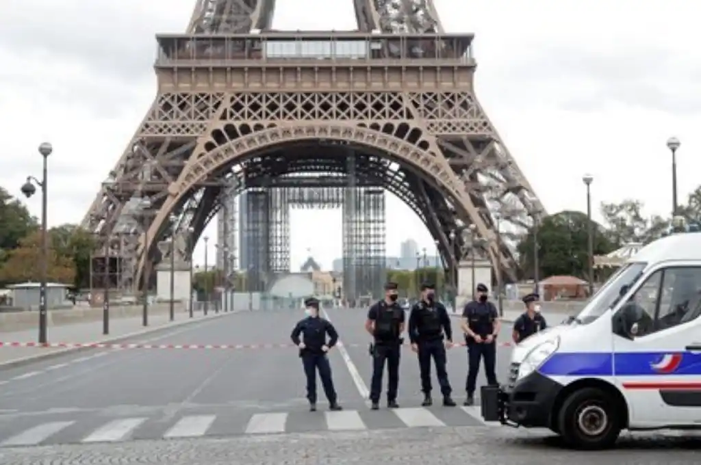 Resultó falsa la amenaza de bomba en la Torre Eiffel
