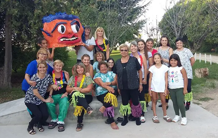 San Cayetano celebra el carnaval en el Frente de Vías