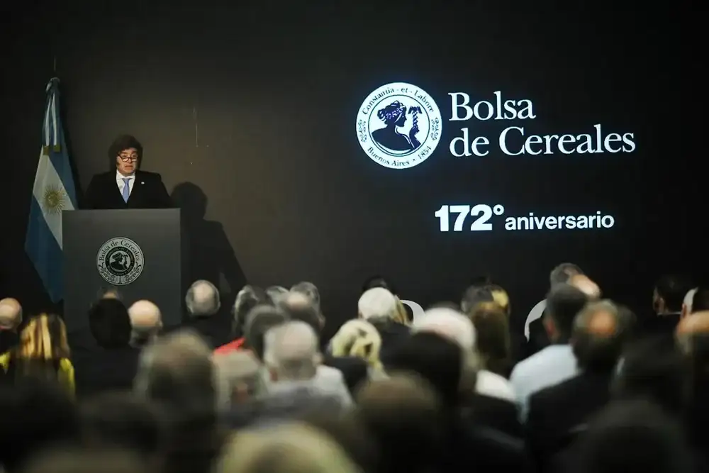 Javier Milei brindó un discurso en la Bolsa de Cereales.