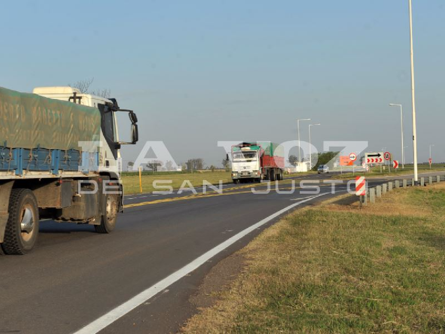 Riesgosa falta de pago de iluminación en la autovía