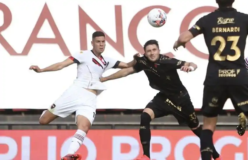 Cambio inesperado en Newells: operan de urgencia a Facundo Mansilla por un fuerte cuadro de apendicitis