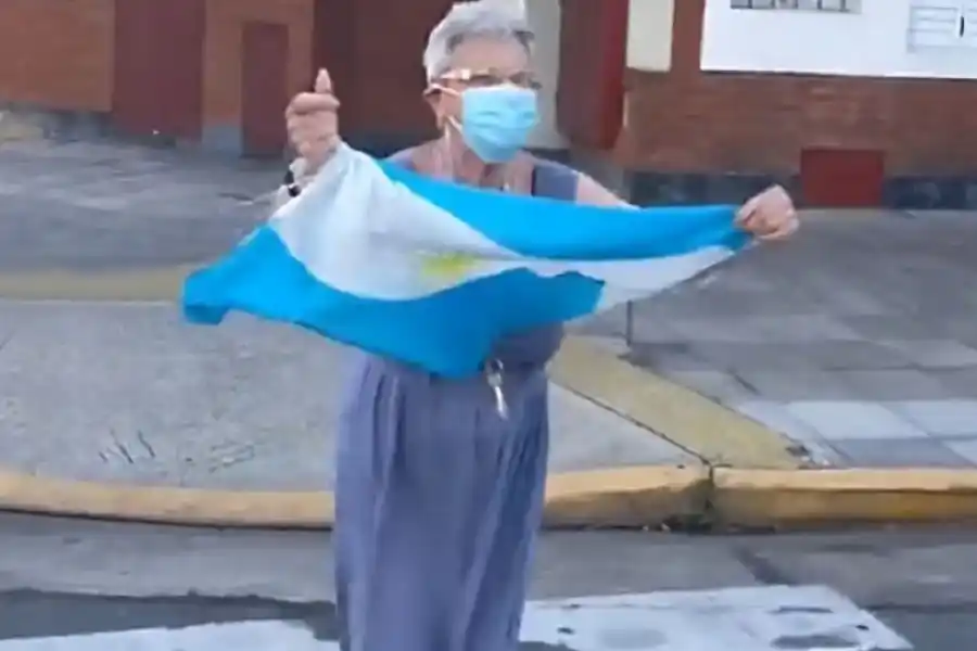 La "abuela la la la", quien se hizo conocida durante el Mundial, fue víctima  de delincuentes