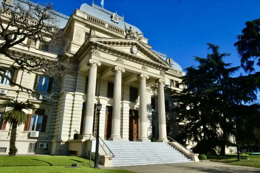 Legislatura de la provincia de Buenos Aires paralizada antes de las elecciones provinciales de septiembre.