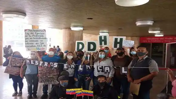 «NO MÁS SALARIOS MISERABLES»: maestros exigen a Maduro condiciones de trabajo dignas