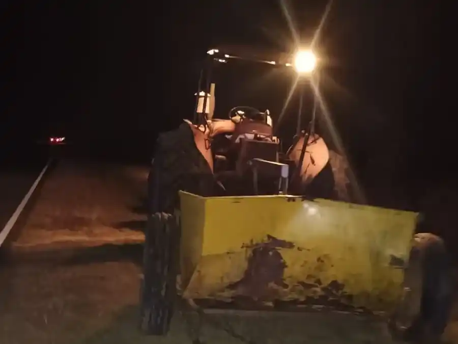 Choque entre tractor y camioneta en Moisés Ville