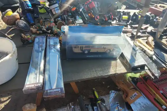 Secuestraron objetos robados que estaban a la venta en un puesto de la Plaza Rocha