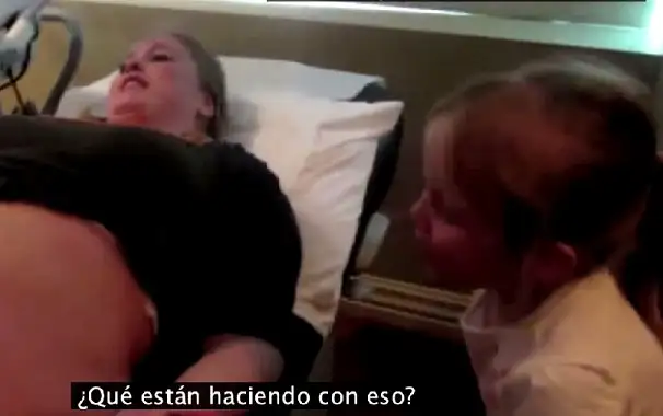 Imperdible y genial reacción de una nena, ante el embarazo de su madre