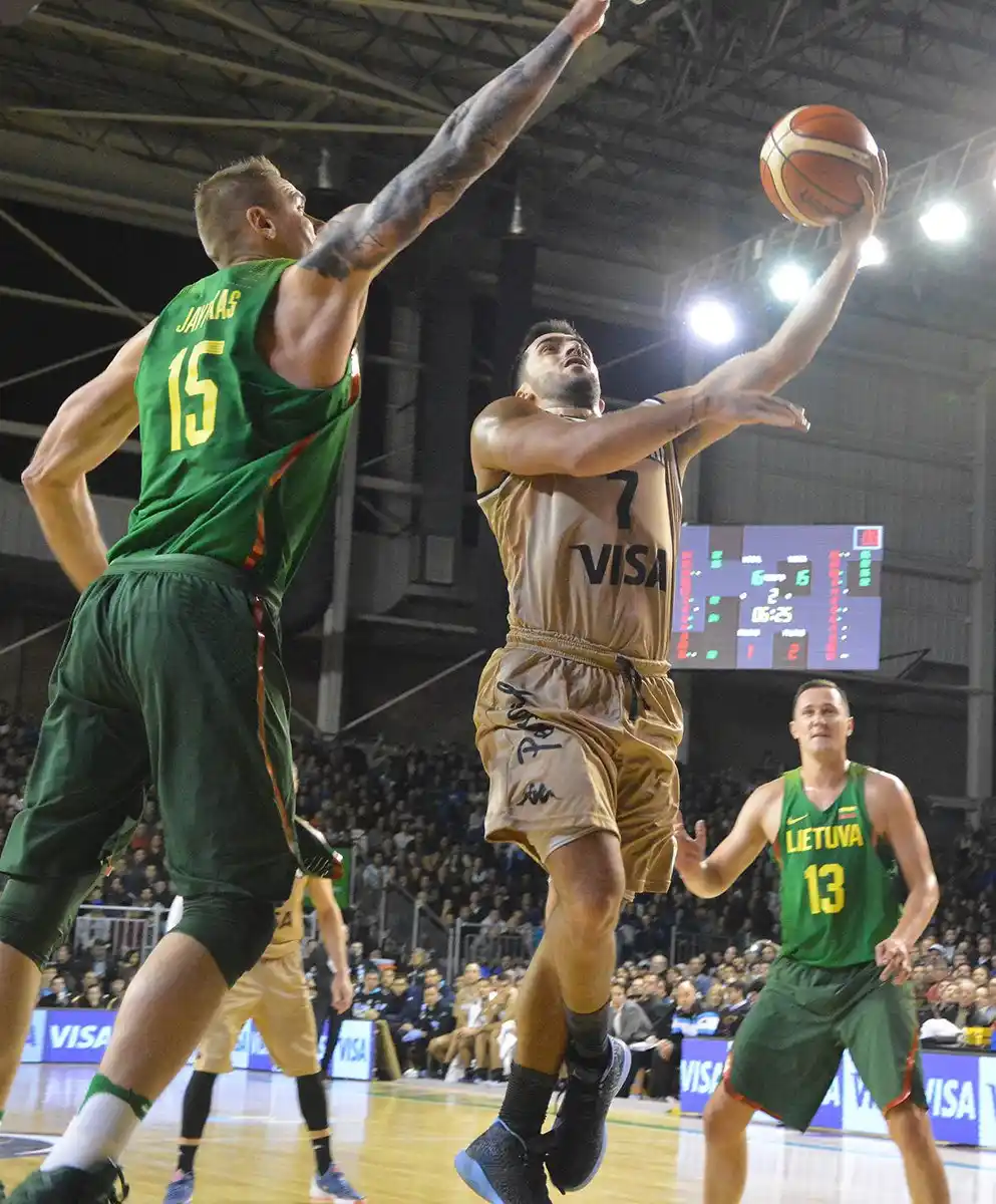 Argentina, con la astucia de Campazzo