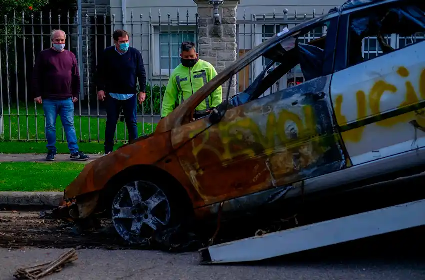 El Municipio retiró 22 vehículos abandonados en la vía pública