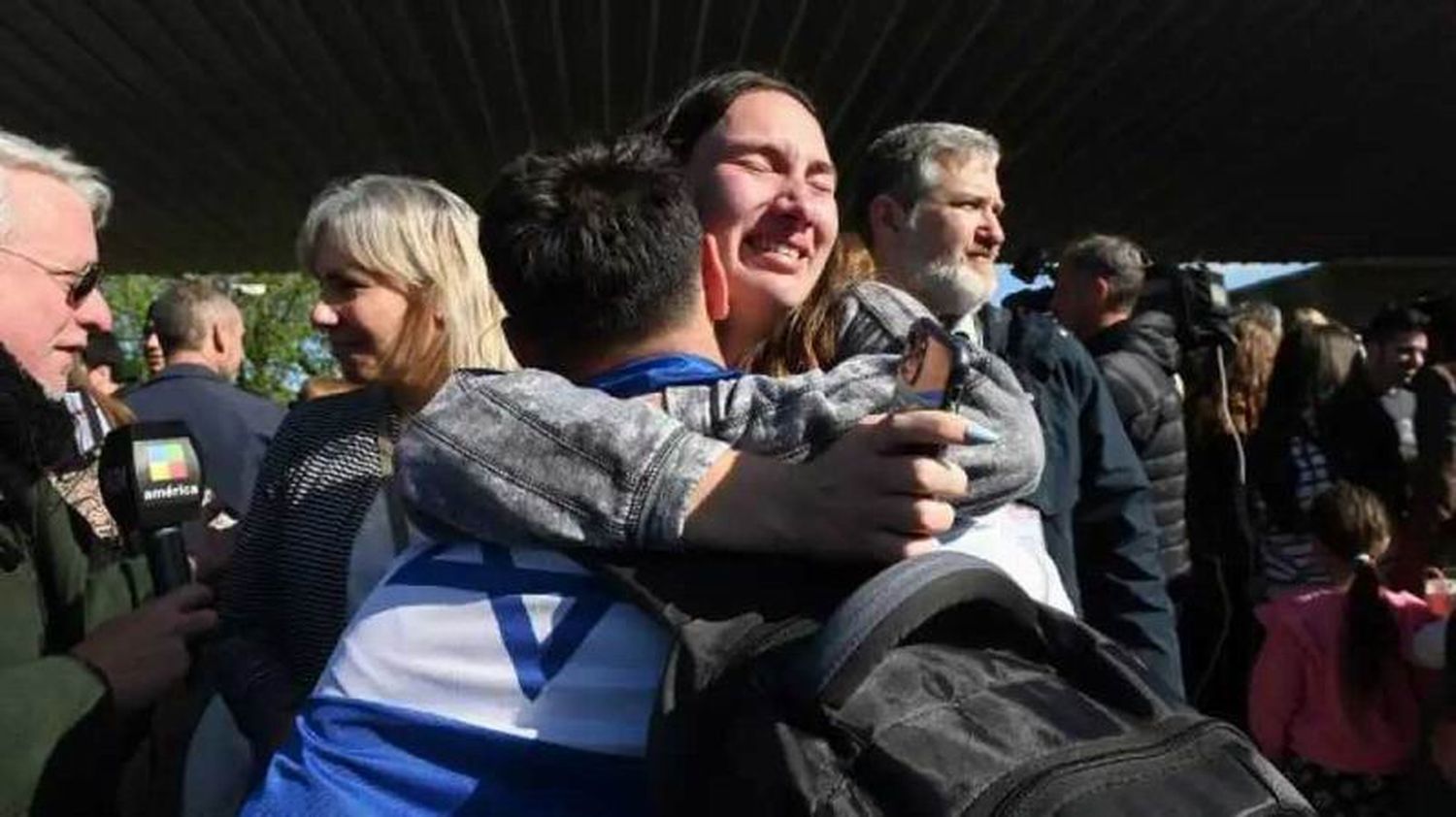 Guerra en Medio Oriente: llegaron a Ezeiza 
los primeros argentinos evacuados de Israel