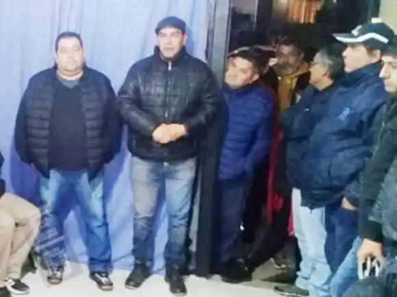 Trabajadores municipales en  estado de asamblea permanente