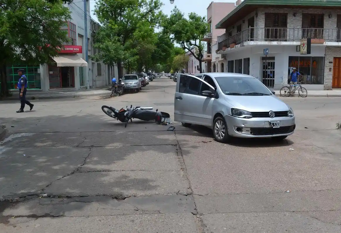 Una mujer sufrió fracturas en un accidente de tránsito