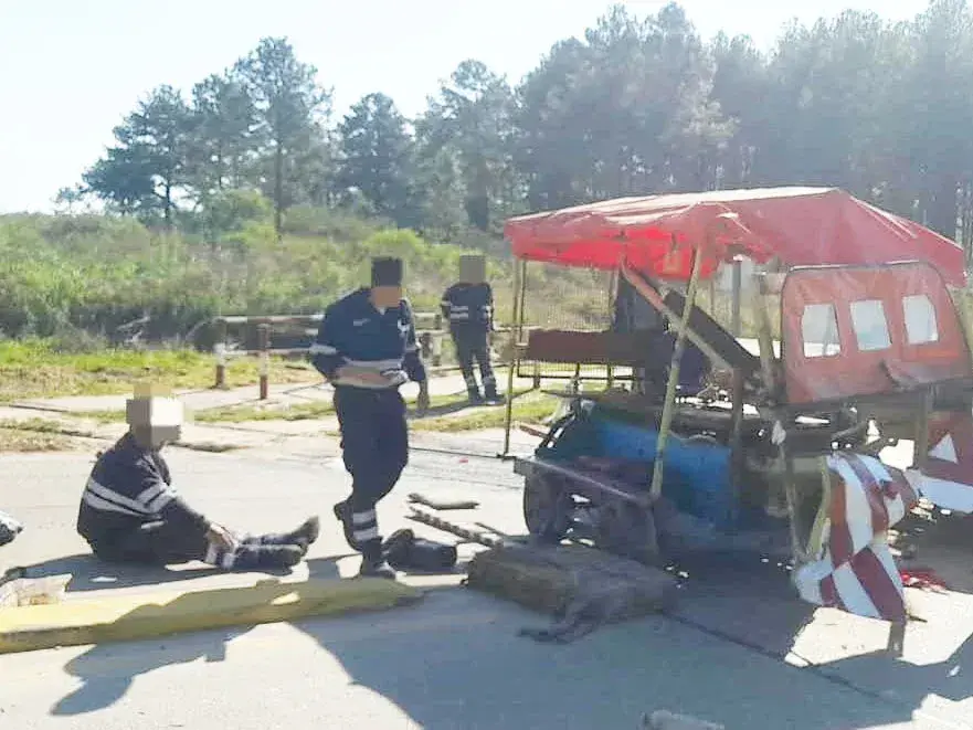 Siniestro vial entre una zorra ferroviaria y un camión: varios trabajadores resultaron lesionados