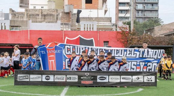 Fútbol infantil: gran participación de El Tanque en la Newell's Cup