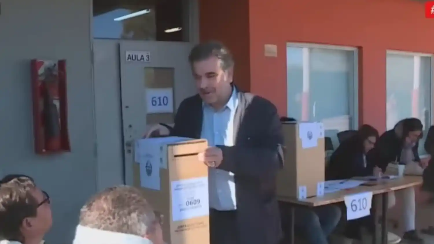 “Hoy empieza el día para votar los cambios que uno quiere ver”, dice Cristian Ritondo al emitir su voto en Tigre
