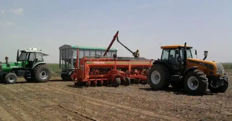 Comenzó la siembra con buena humedad en los suelos
