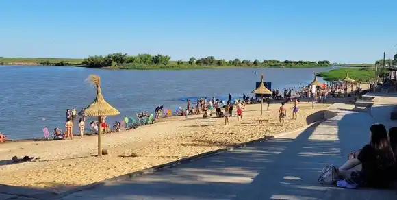 Detuvieron a un santafesino por exhibir sus partes íntimas en un balneario lleno de gente