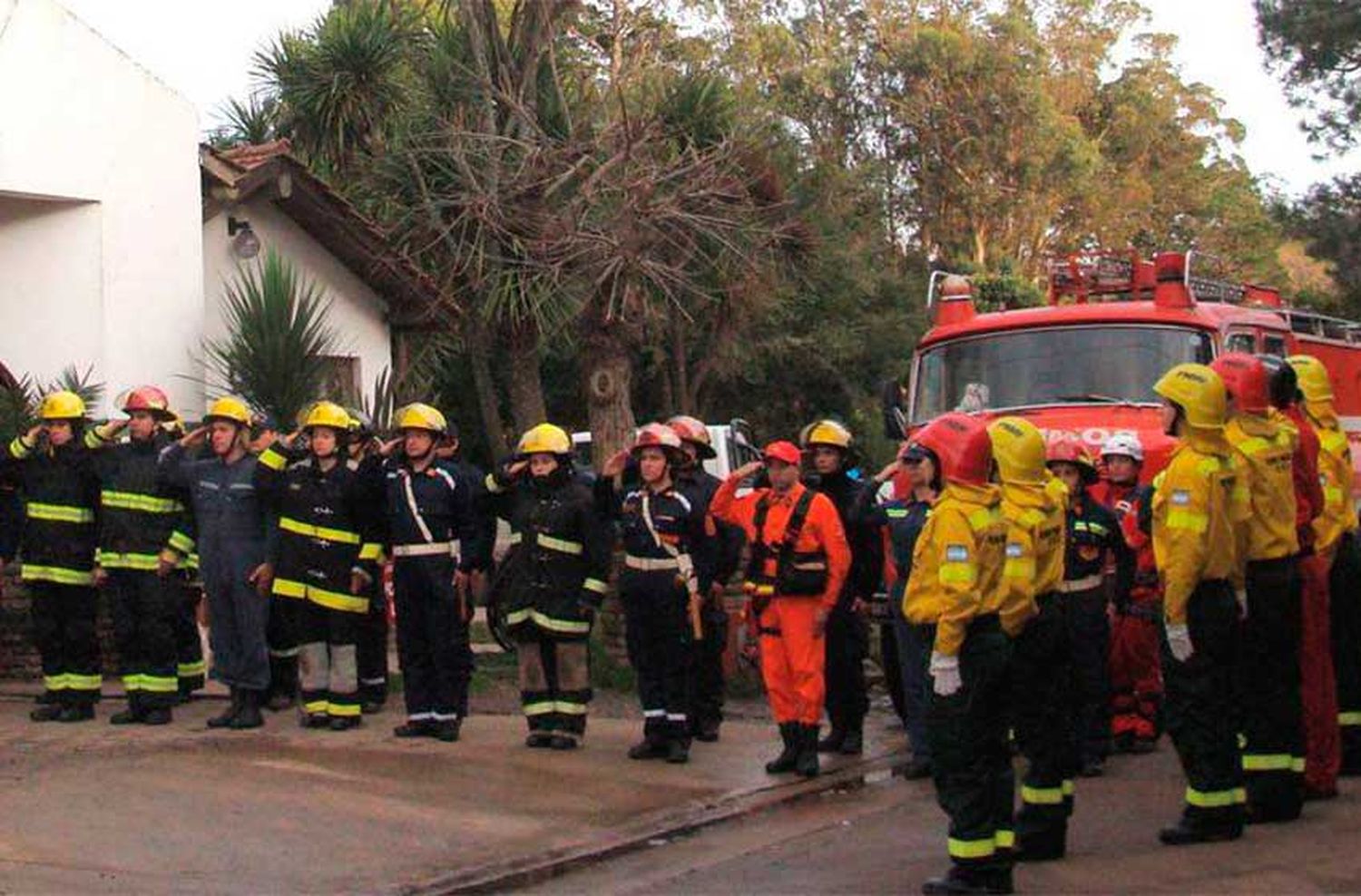 Bomberos Voluntarios conmemoraron su día con sentimientos encontrados