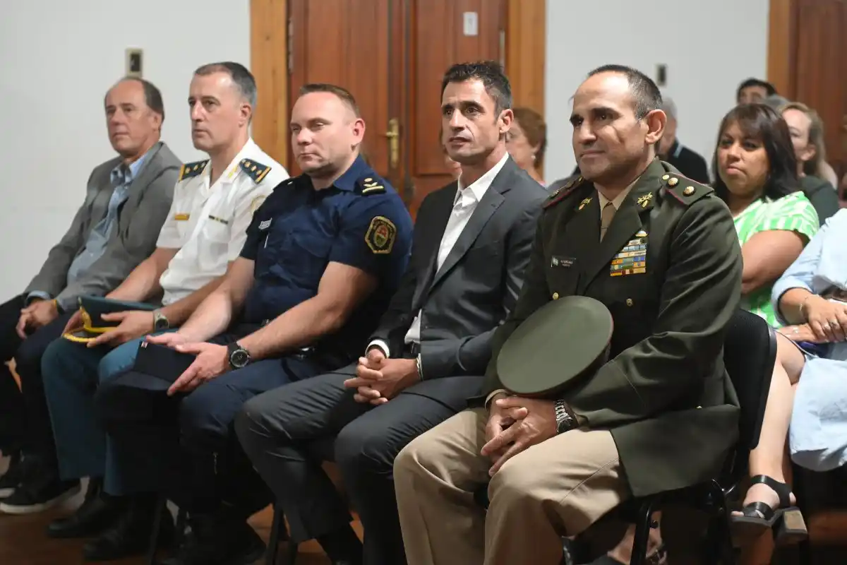 El teniente coronel Tomás de Vergara fue reconocido por sus años de servicio
