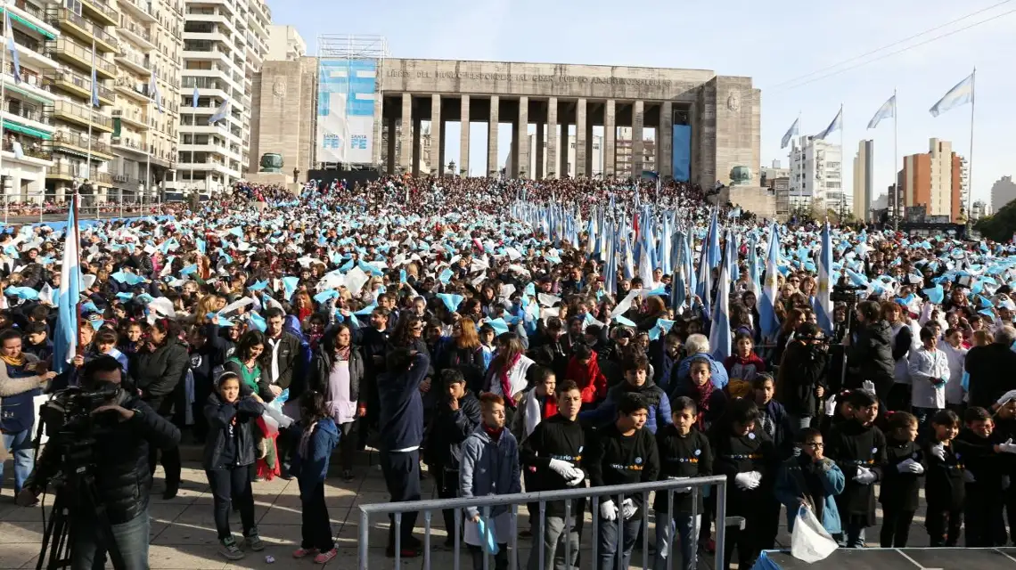 Más de 15 mil alumnos prometieron lealtad a la Bandera