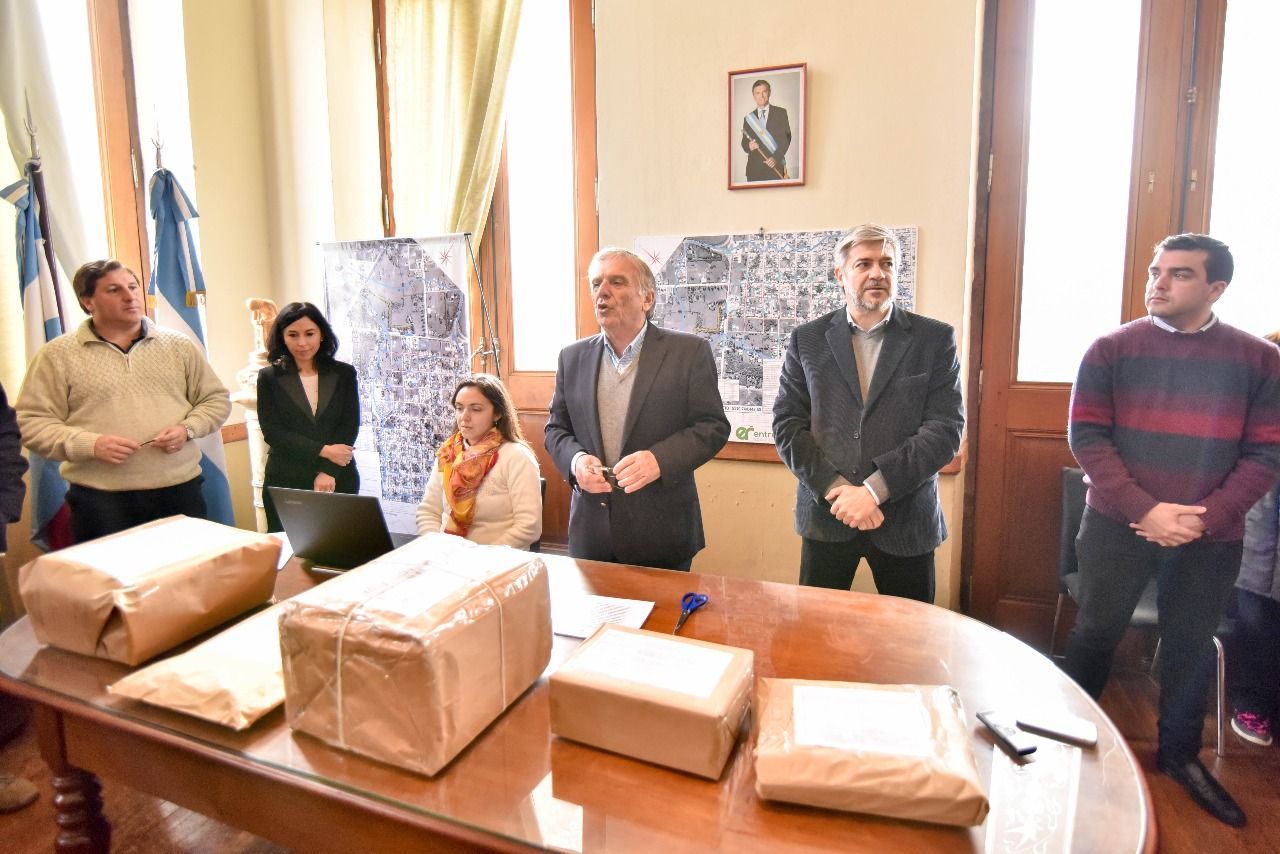 Cinco empresas presentaron ofertas en el marco de la licitación nacional del asfaltado de 42 cuadras en Victoria