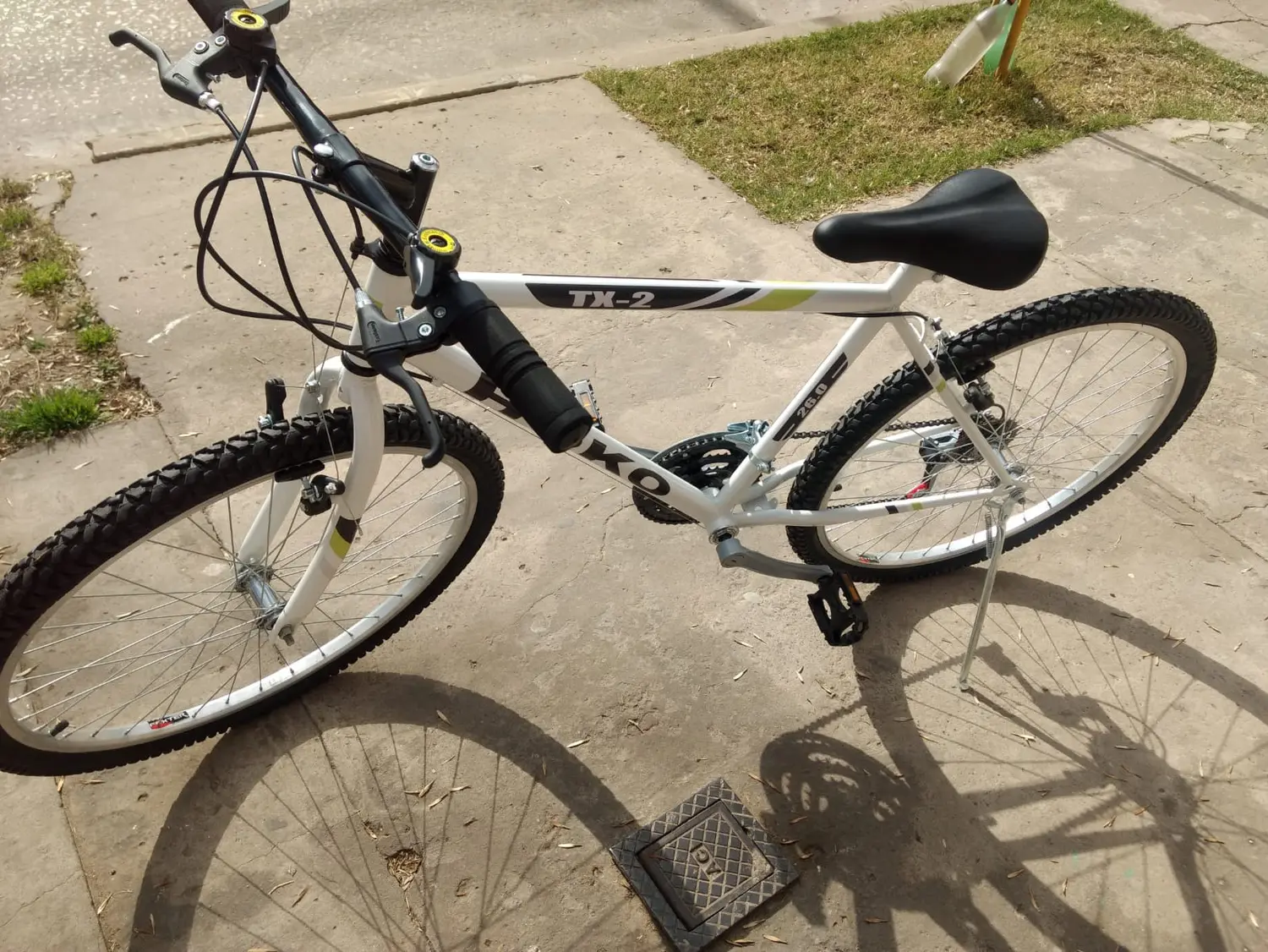 Dueños buscan bici robada en calle Las Heras