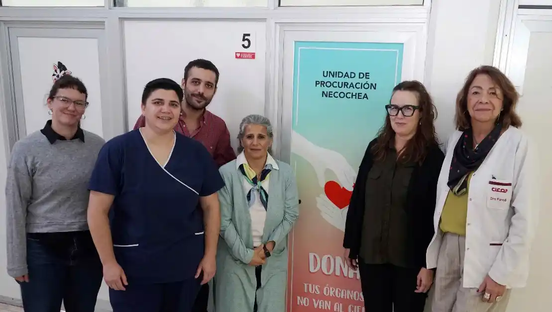 Equipo directivo y profesionales del Hospital junto a referentes del Incucai